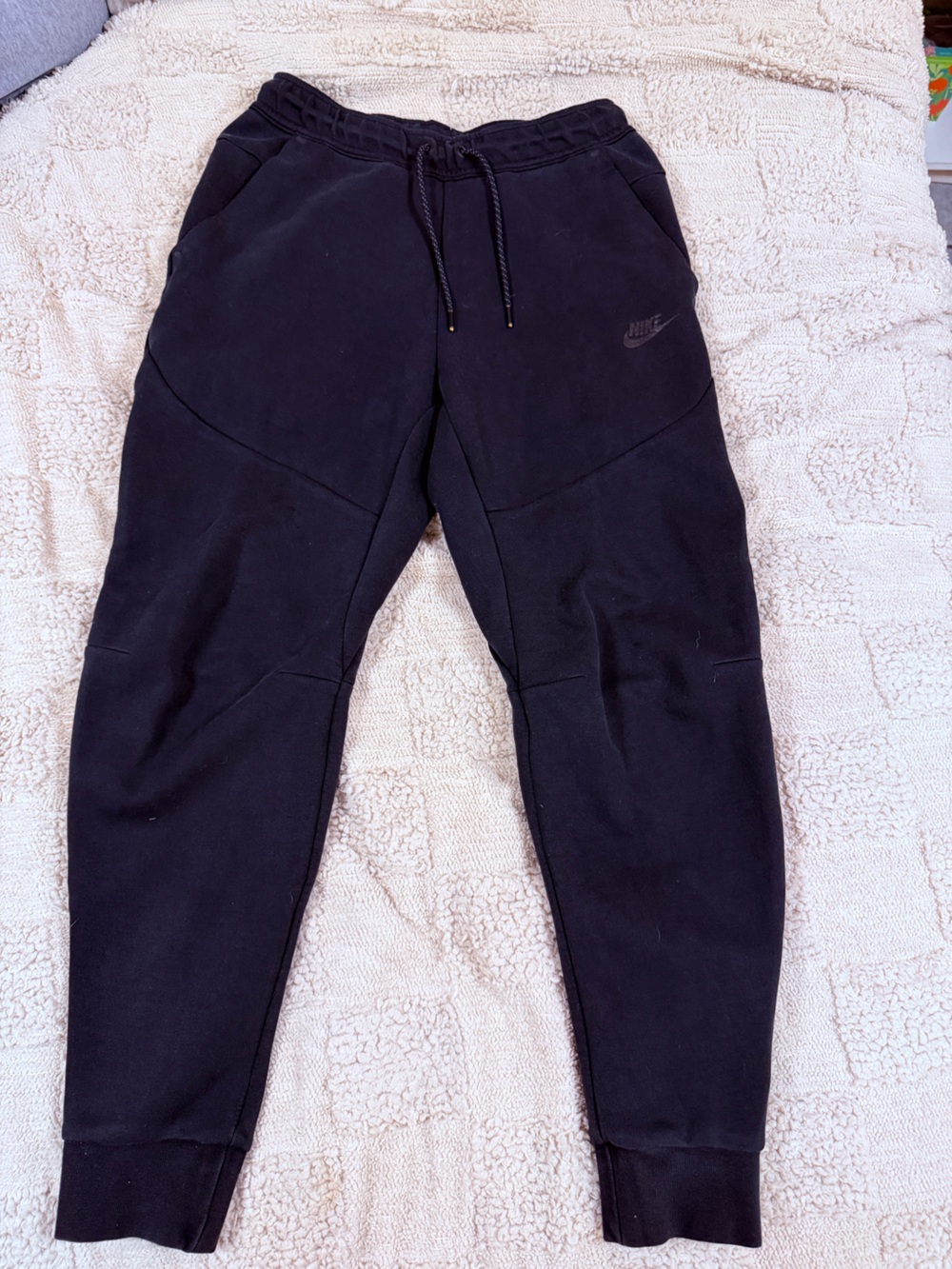 Nike Black Men's Slim-Fit Joggers